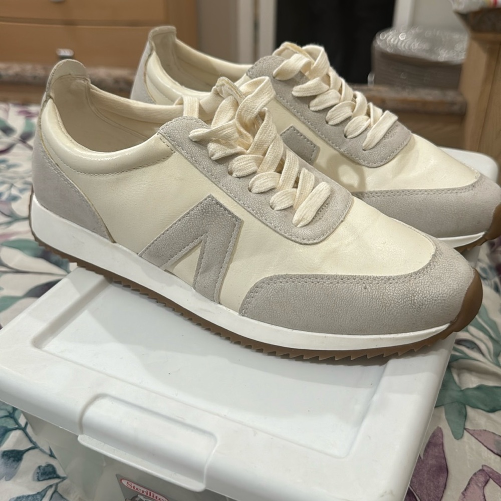 Nude & Gray Mia Sneakers in size 6.5M